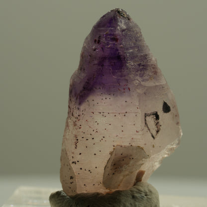 Seltene Phantom Amethyst Zepter mit Eisen Spitze Brandberg, Namibia 26*14*12mm #14200