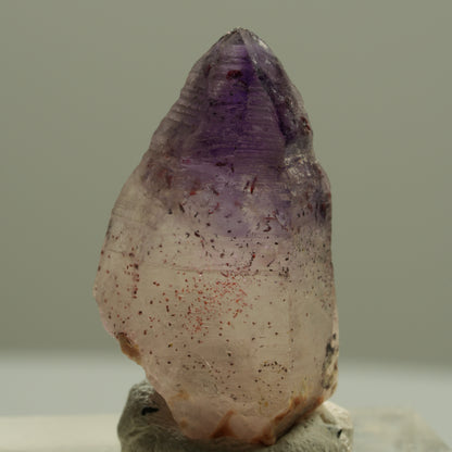 Seltene Phantom Amethyst Zepter mit Eisen Spitze Brandberg, Namibia 26*14*12mm #14200