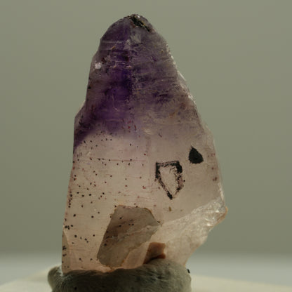 Seltene Phantom Amethyst Zepter mit Eisen Spitze Brandberg, Namibia 26*14*12mm #14200