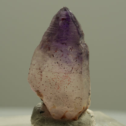 Seltene Phantom Amethyst Zepter mit Eisen Spitze Brandberg, Namibia 26*14*12mm #14200