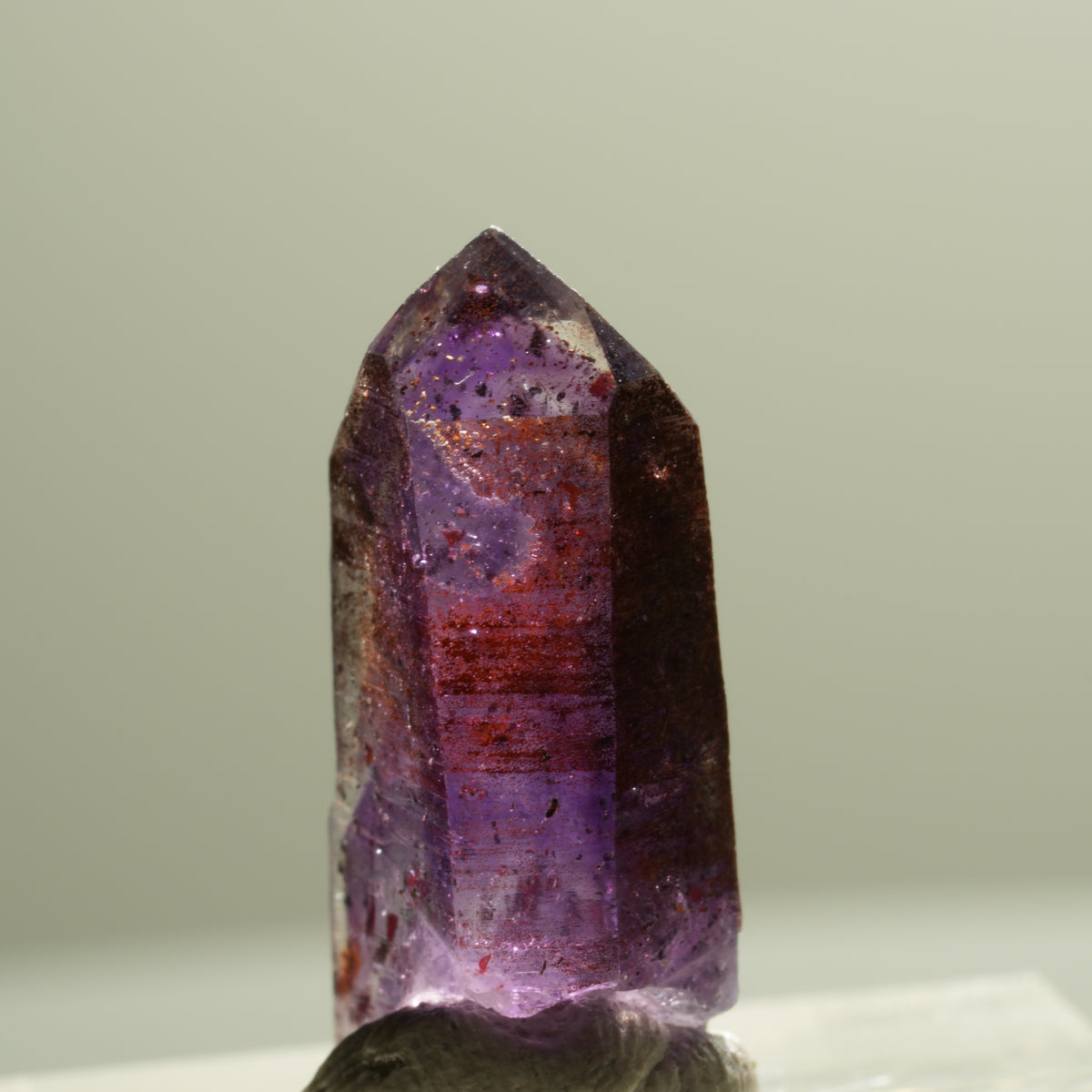 Seltene Phantom Skelett Amethyst mit Eisen Spitze Brandberg, Namibia 23*10*9mm #14296
