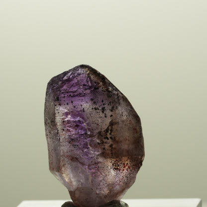 Seltene Phantom Amethyst Zepter mit Eisen Spitze Brandberg, Namibia 23*14*12mm #14304