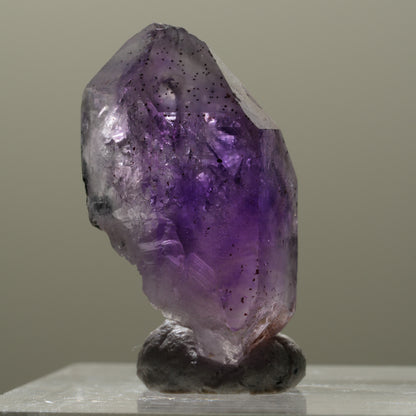 Seltene Phantom Skelett Amethyst mit Eisen Spitze Brandberg, Namibia 24*13*12mm #14317