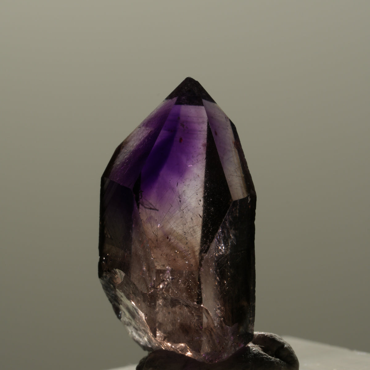 Seltene Phantom Amethyst Spitze Goboboseb, Namibia 22*15*9mm #14320