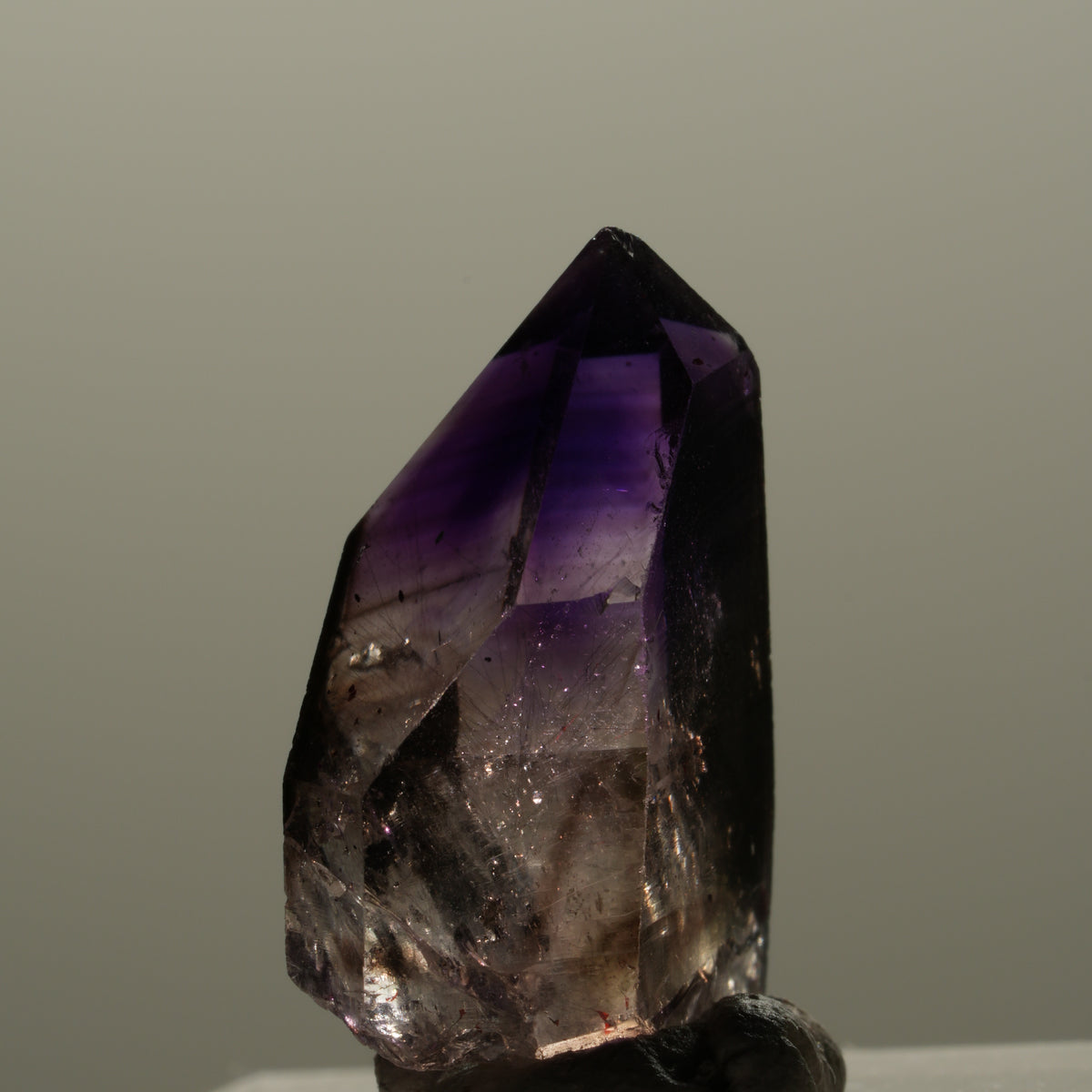 Seltene Phantom Amethyst Spitze Goboboseb, Namibia 22*15*9mm #14320