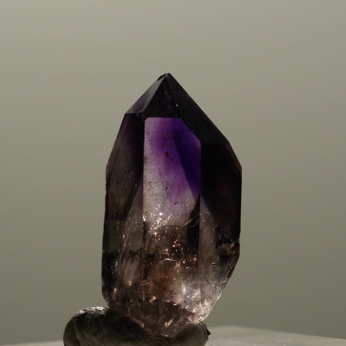 Seltene Phantom Amethyst Spitze Goboboseb, Namibia 22*15*9mm #14320