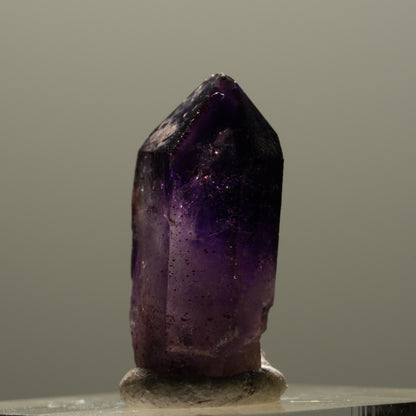 Seltene Phantom Skelett Amethyst mit Eisen Spitze Brandberg, Namibia 21*14*7mm #14321