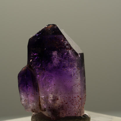 Seltene Phantom Skelett Amethyst mit Eisen Spitze Brandberg, Namibia 21*14*7mm #14321