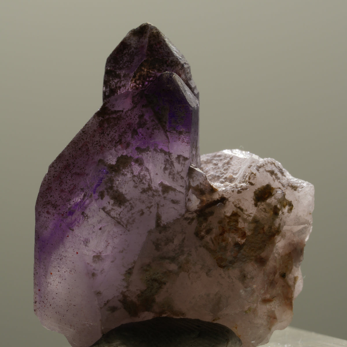 Seltene Phantom Skelett Amethyst mit Eisen Spitze Brandberg, Namibia 27*22*14mm #14332