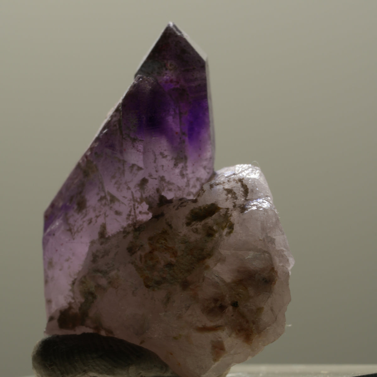 Seltene Phantom Skelett Amethyst mit Eisen Spitze Brandberg, Namibia 27*22*14mm #14332