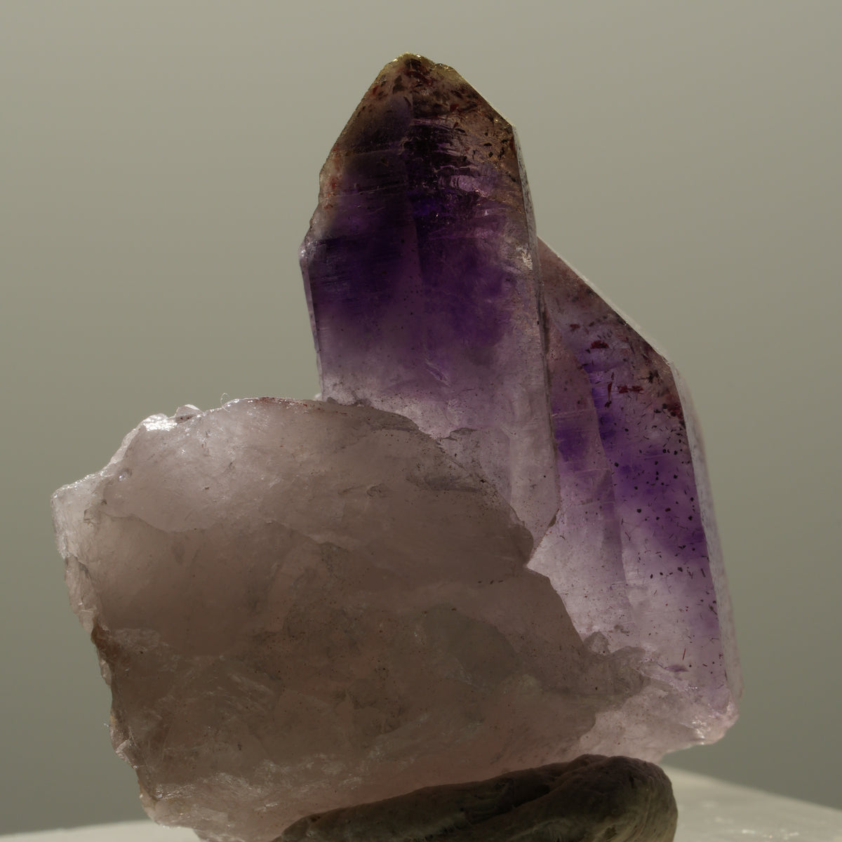 Seltene Phantom Skelett Amethyst mit Eisen Spitze Brandberg, Namibia 27*22*14mm #14332