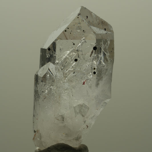 Harlekin Phantom Quarz mit Analcim, Hämatit Streep Mine, Namibia 41*21*17mm #14337