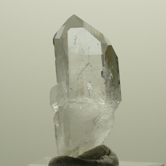 Harlekin Lemurian Phantom Rauchquarz Spitze Streep Mine, Goboboseb, Namibia 35*13*15mm #14378