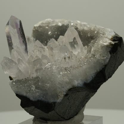 Klare Phantom Amethyst mit Hämatit auf Matrix Streep Mine, Goboboseb, Namibia 59*51*34mm #14522