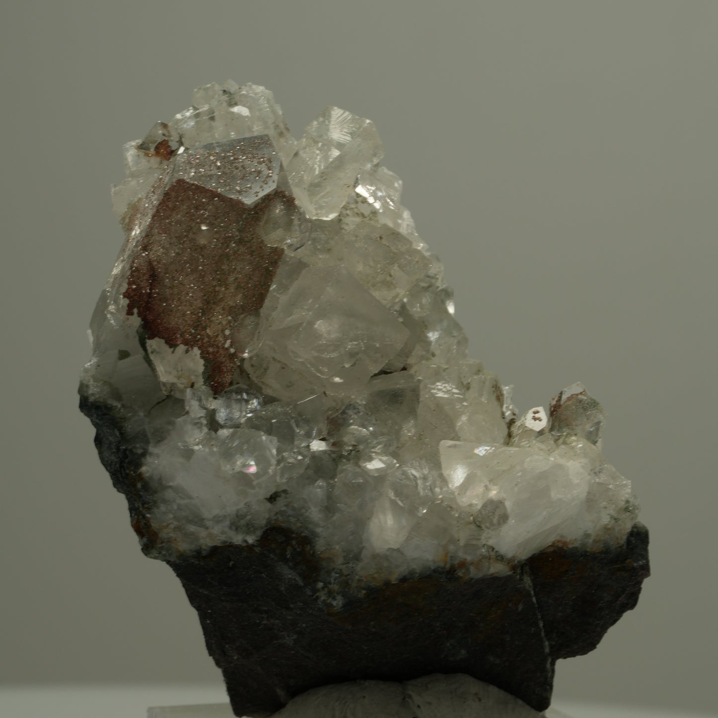 Klare Quarz, Analcim, Calcit, Epidot auf Matrix Streep Mine Namibia 51*34*20mm #14550