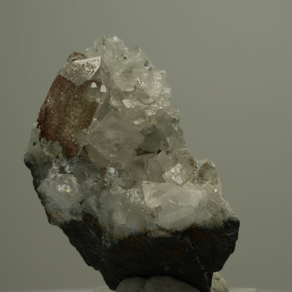 Klare Quarz, Analcim, Calcit, Epidot auf Matrix Streep Mine Namibia 51*34*20mm #14550