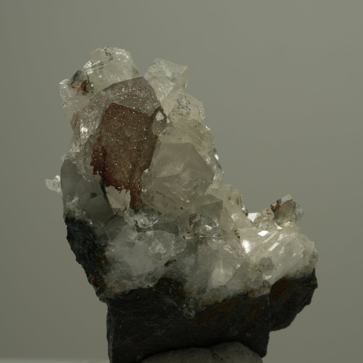 Klare Quarz, Analcim, Calcit, Epidot auf Matrix Streep Mine Namibia 51*34*20mm #14550