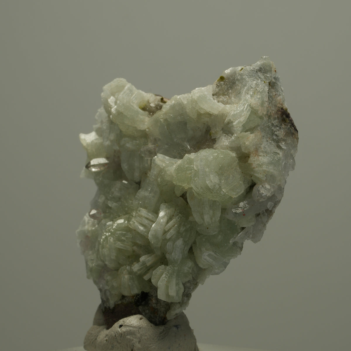 Harlekin Quarz, Prehnit, Epidot auf Matrix Streep Mine, Goboboseb, Namibia 42*40*14mm #14552