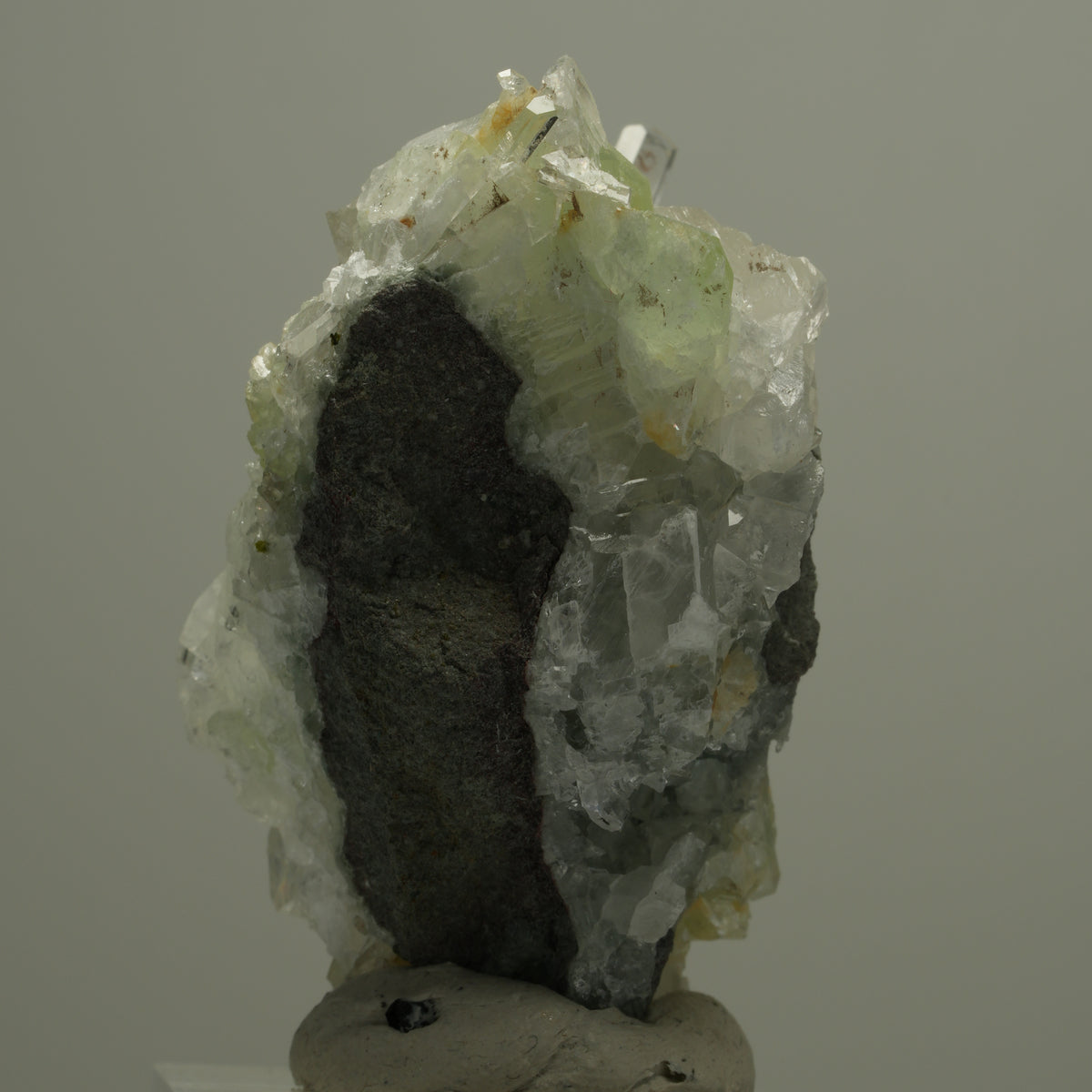 Quarz, Prehnit, Analcim, Calcit Epidot auf Matrix Streep Mine Namibia 52*31*35mm #14553