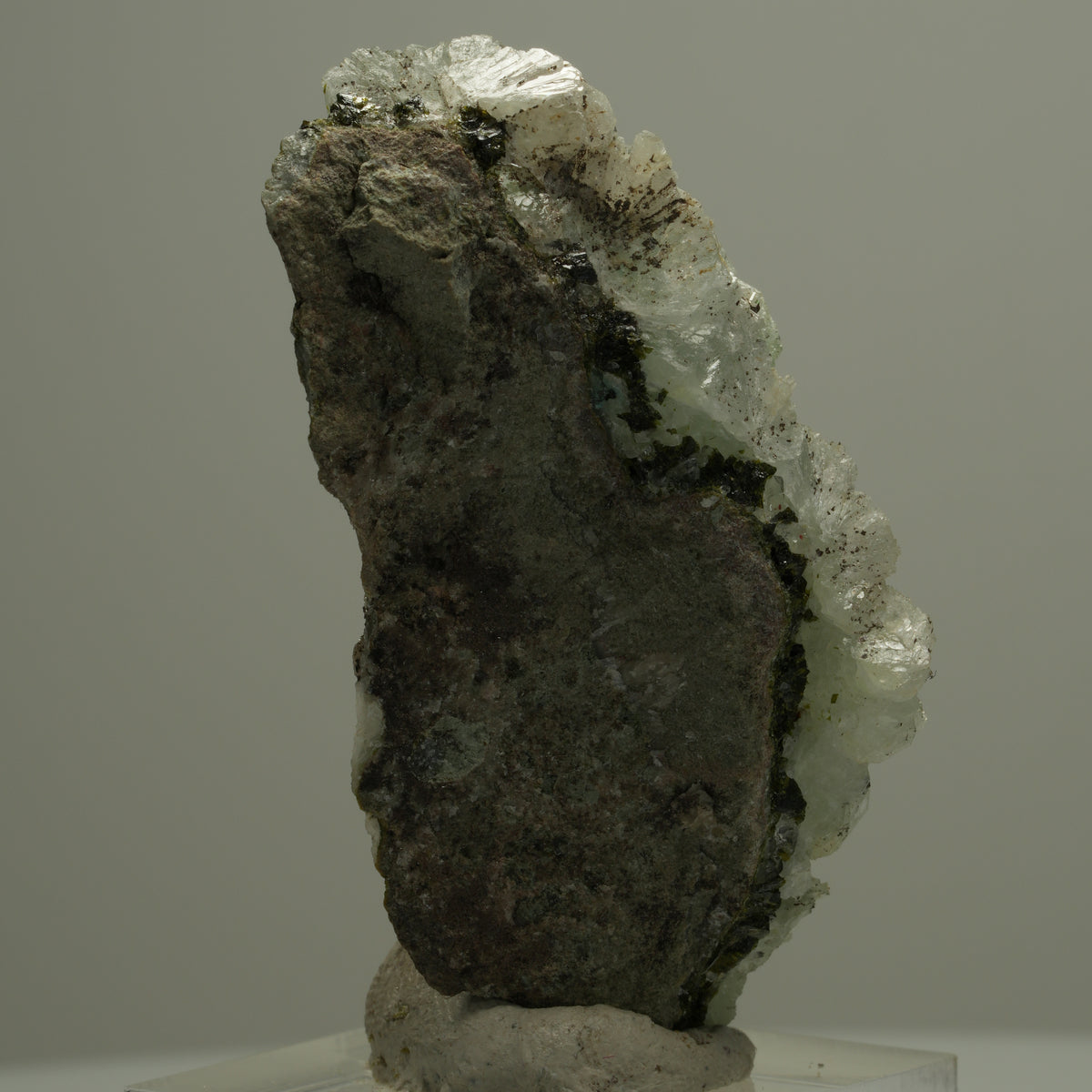 Prehnit, Harlekin Quarz, Epidot auf Matrix Streep Mine Namibia 53*31*31mm #14557