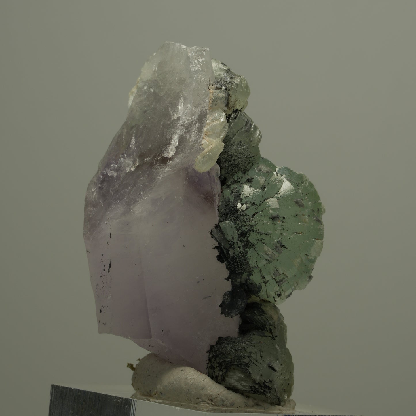 Phantom Amethyst mit Prehnit, Hämatit Streep Mine, Goboboseb, Namibia 51*30*25mm #14560