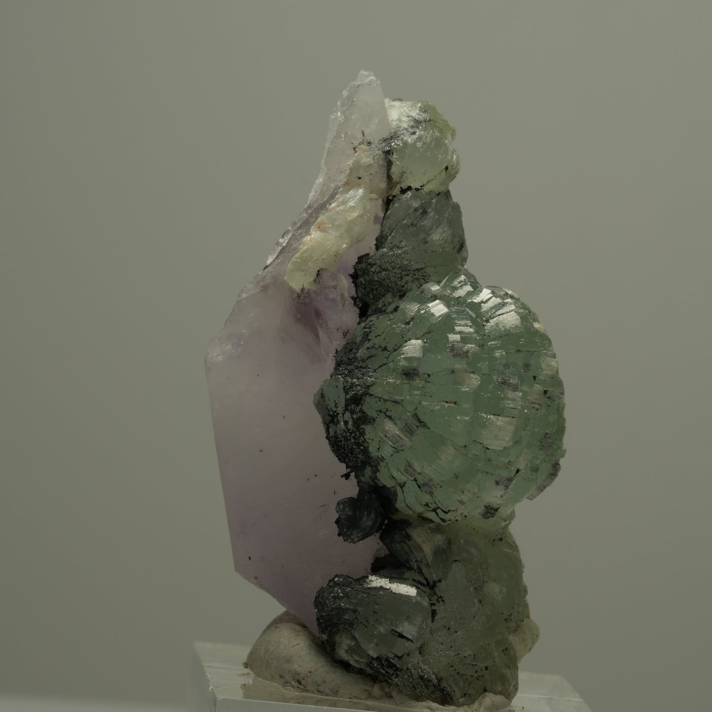 Phantom Amethyst mit Prehnit, Hämatit Streep Mine, Goboboseb, Namibia 51*30*25mm #14560