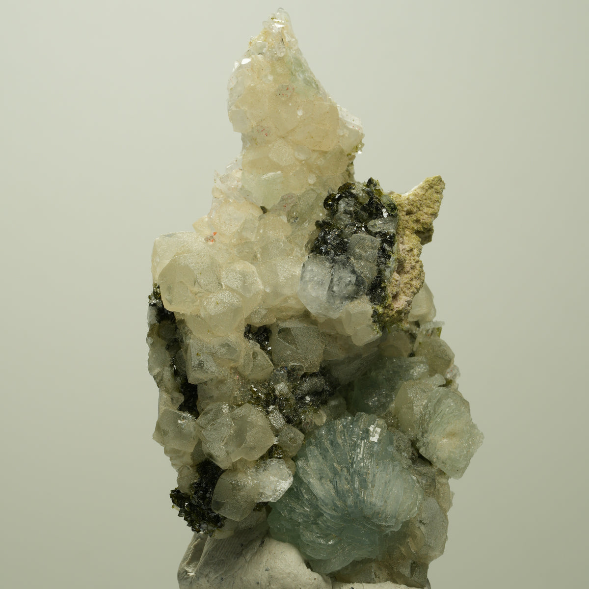 Quarz, Prehnit, Calcit, Analcim, Epidot auf Matrix Streep Mine, Namibia 80*45*24mm #14687