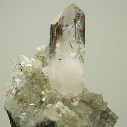 Enhydro Phantom Rauchquarz, Prehnit, Calcit Analcim Epidot Streep Mine Namibia 92*48*34mm #14707