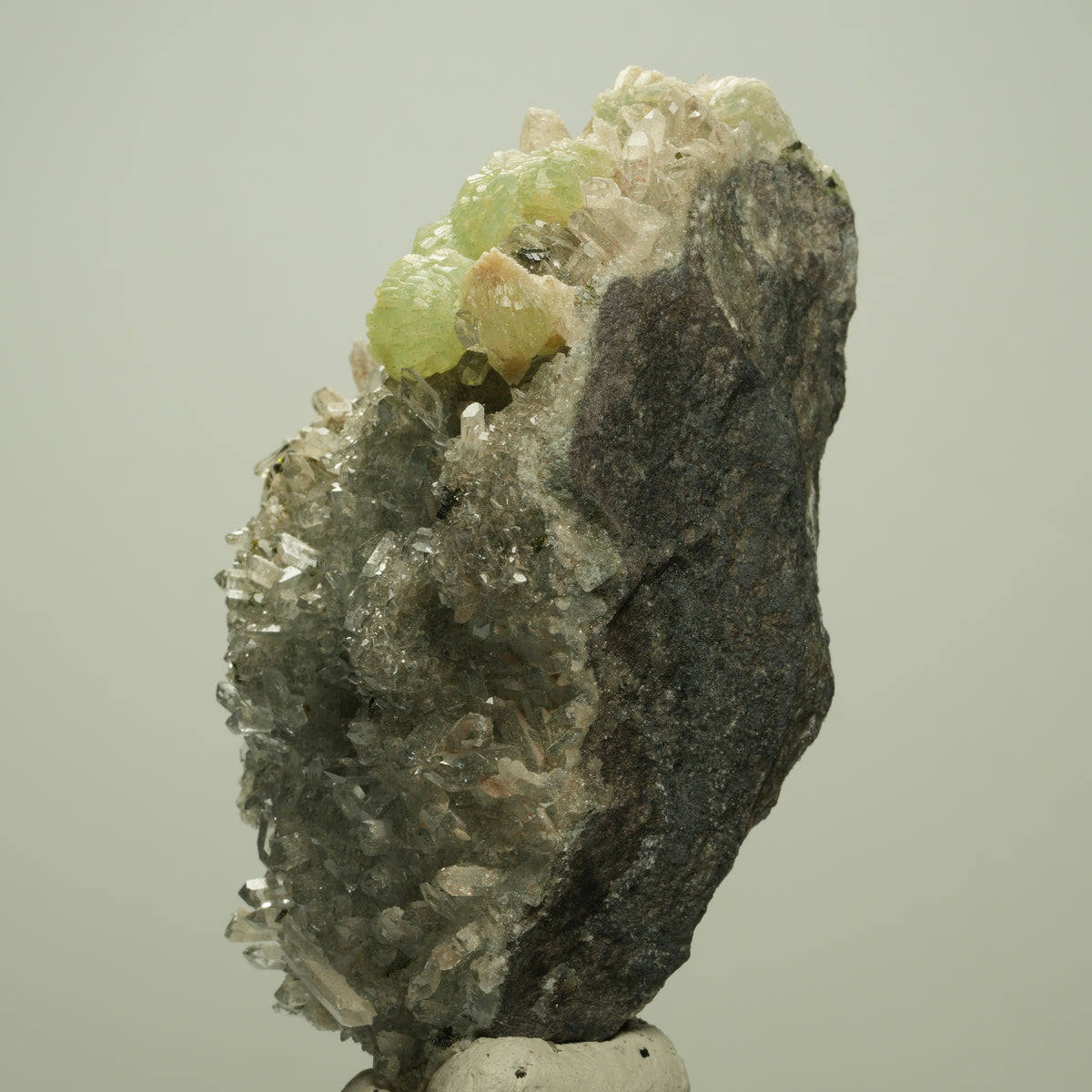 Harlekin Starburst Quarz, Prehnit, Analcim, Epidot, Matrix Streep Mine, Namibia 84*42*40mm #14711