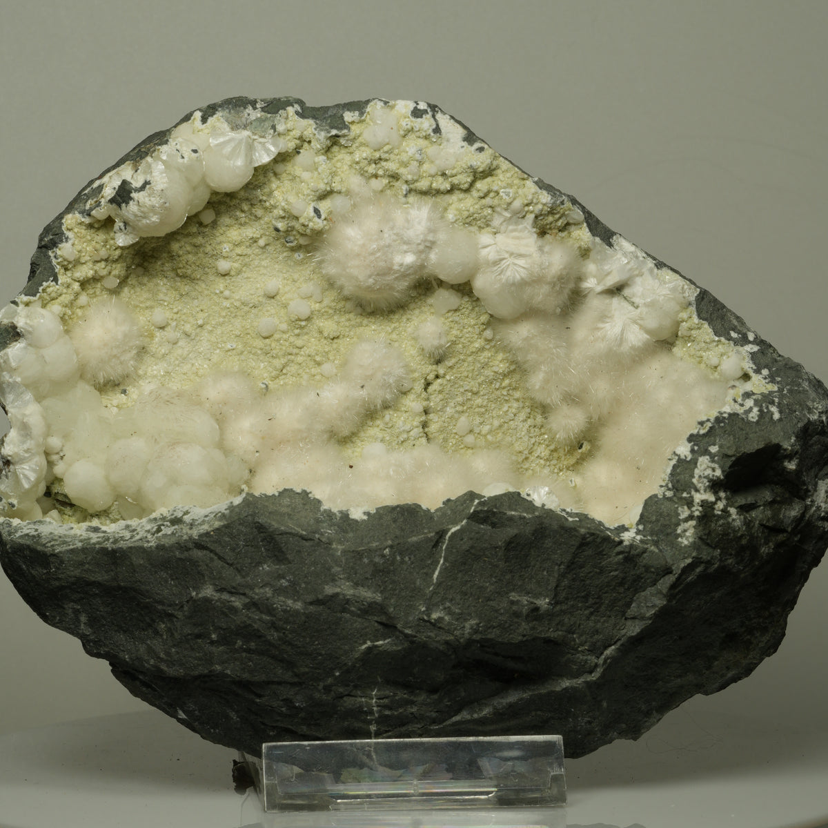 XXL Okenit-Geode auf Basaltgestein  Malad, Mumbai, MH, Indien 175*135*78mm #14721