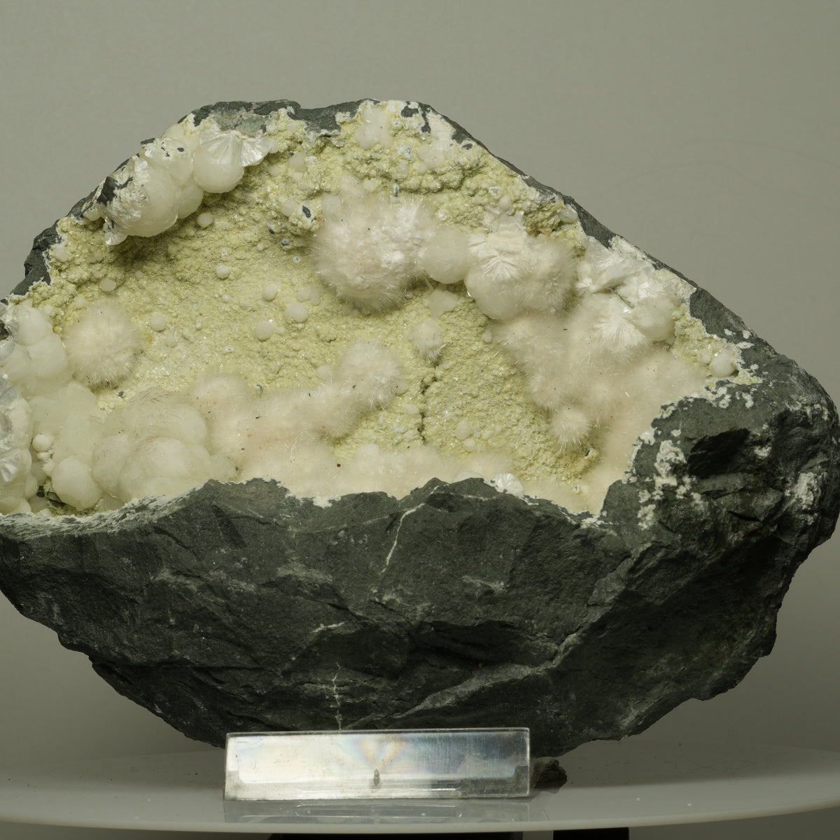 XXL Okenit-Geode auf Basaltgestein  Malad, Mumbai, MH, Indien 175*135*78mm #14721