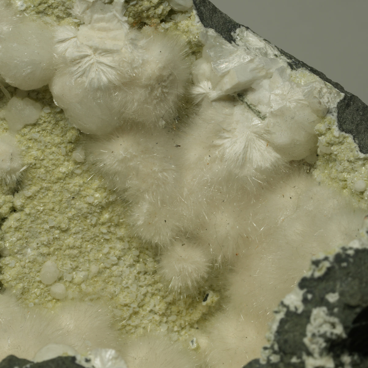 XXL Okenit-Geode auf Basaltgestein  Malad, Mumbai, MH, Indien 175*135*78mm #14721
