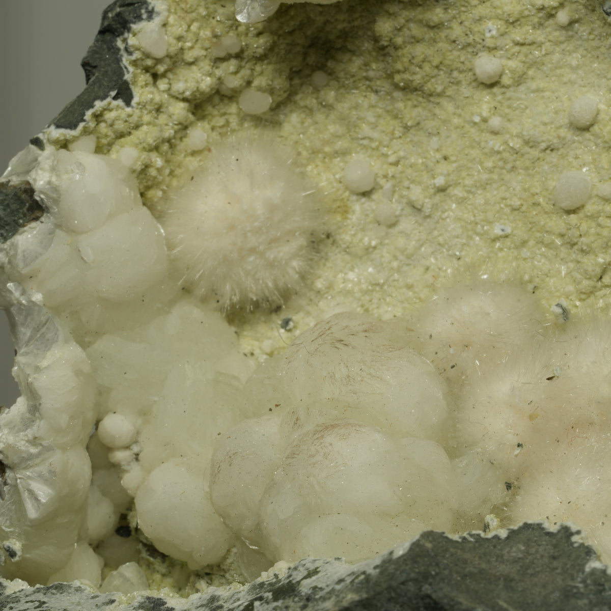 XXL Okenit-Geode auf Basaltgestein  Malad, Mumbai, MH, Indien 175*135*78mm #14721