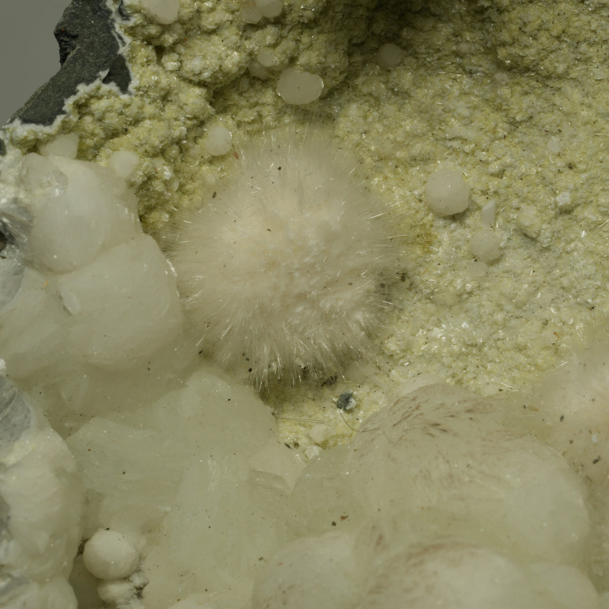XXL Okenit-Geode auf Basaltgestein  Malad, Mumbai, MH, Indien 175*135*78mm #14721