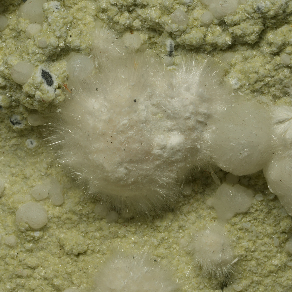 XXL Okenit-Geode auf Basaltgestein  Malad, Mumbai, MH, Indien 175*135*78mm #14721