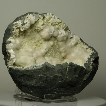 XXL Okenit-Geode auf Basaltgestein  Malad, Mumbai, MH, Indien 175*135*78mm #14721