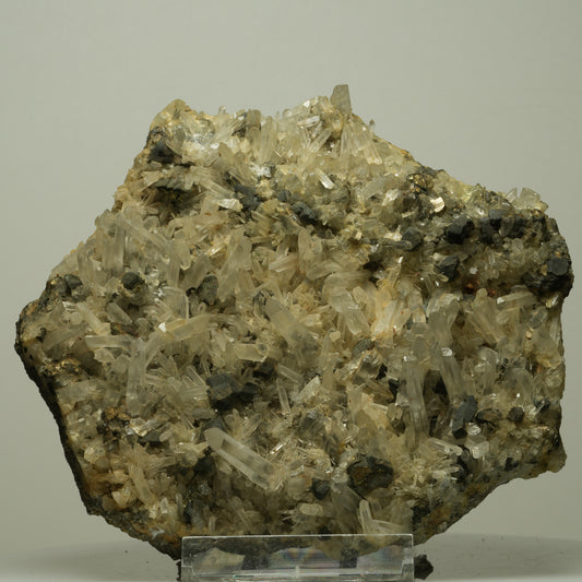 XL Bergkristall-Stufe mit Pyrit und dunklen Erzkristallen Unbekannt 146*134*69mm #14722