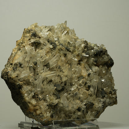 XL Bergkristall-Stufe mit Pyrit und dunklen Erzkristallen Unbekannt 146*134*69mm #14722
