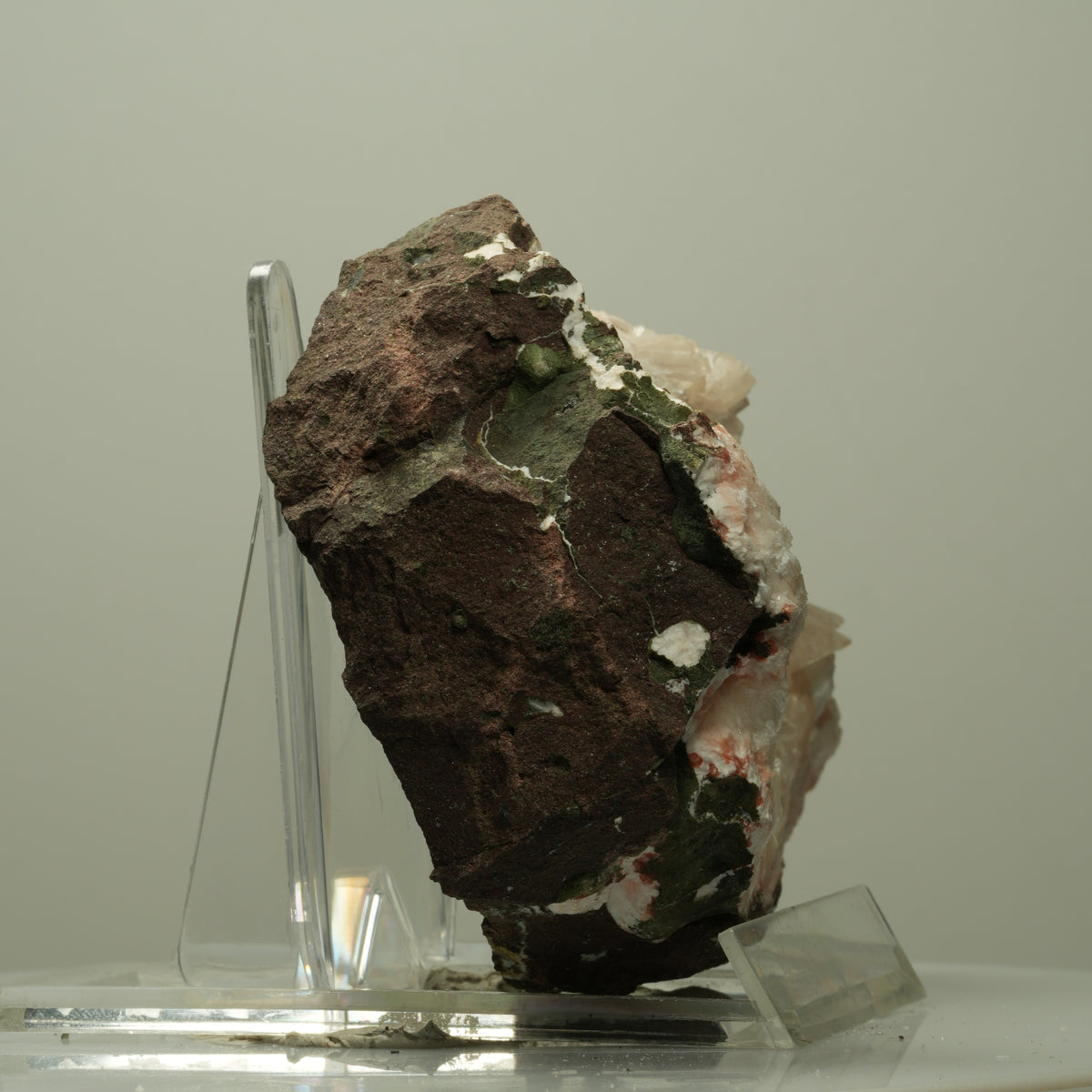 XL Stilbit, Basalt, Seladonit Stufe Poona, Indien 122*88*49mm #14729