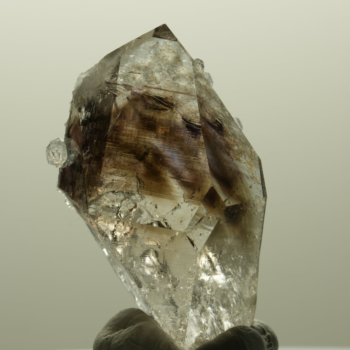 Harlekin Lemurian Phantom Amethyst mit Analcim Streep Mine, Goboboseb, Namibia 51*30*25mm #14809