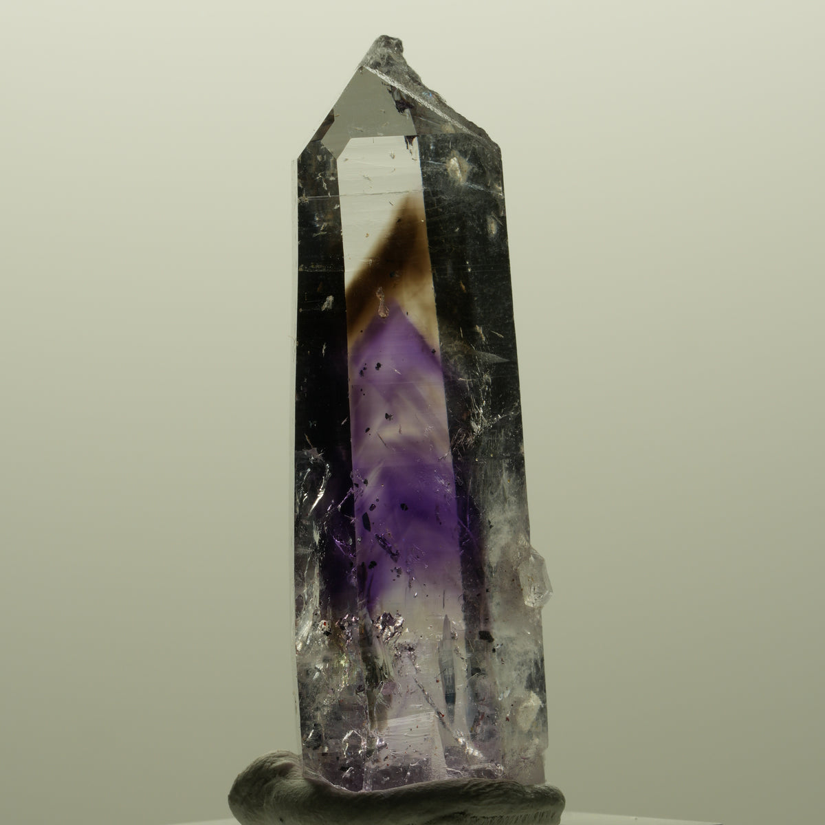 Harlekin Lemurian Skelett Phantom Amethyst Streep Mine, Goboboseb, Namibia 50*17*11mm #14810
