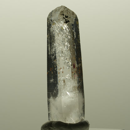 Harlekin Lemurian Rauchquarz Spitze mit Hämatit Streep Mine, Goboboseb, Namibia 49*16*12mm #14815