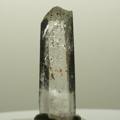 Harlekin Lemurian Rauchquarz Spitze mit Hämatit Streep Mine, Goboboseb, Namibia 49*16*12mm #14815