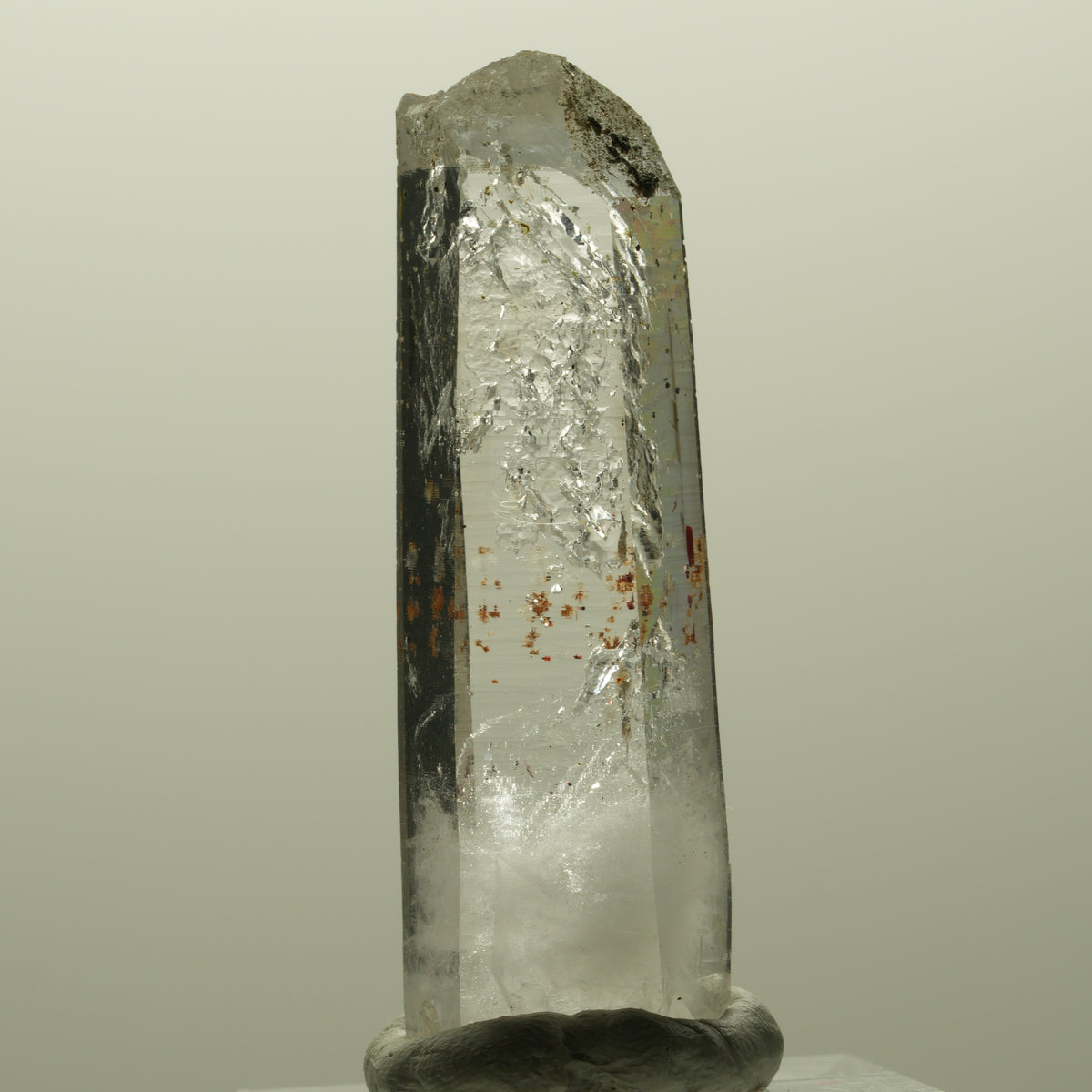 Harlekin Lemurian Rauchquarz Spitze mit Hämatit Streep Mine, Goboboseb, Namibia 49*16*12mm #14815