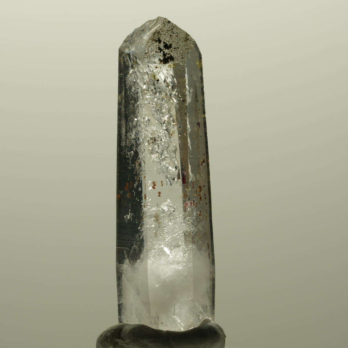 Harlekin Lemurian Rauchquarz Spitze mit Hämatit Streep Mine, Goboboseb, Namibia 49*16*12mm #14815