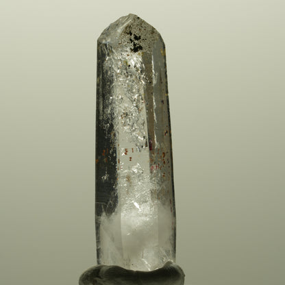 Harlekin Lemurian Rauchquarz Spitze mit Hämatit Streep Mine, Goboboseb, Namibia 49*16*12mm #14815
