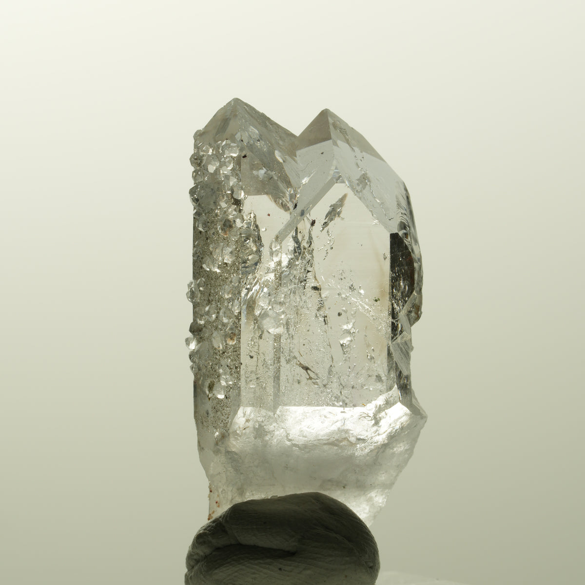 Lemurian Phantom Rauchquarz mit Analcim, Hämatit Streep Mine Goboboseb, Namibia 40*18*14mm #14860