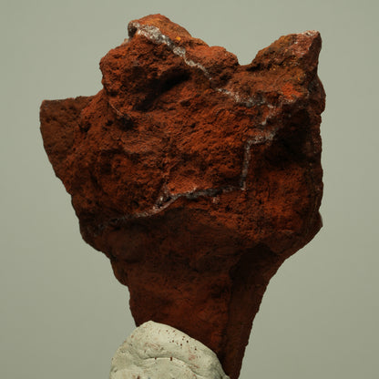 Calcit-Kristallstufe mit roter Hämatit-Kruste auf Matrix Unbekannt 90*76*32mm #14874