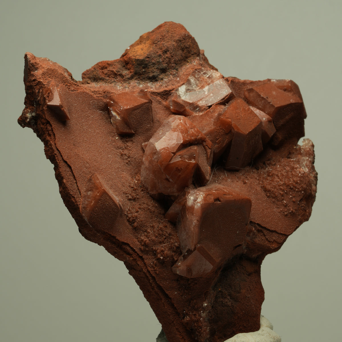 Calcit-Kristallstufe mit roter Hämatit-Kruste auf Matrix Unbekannt 90*76*32mm #14874
