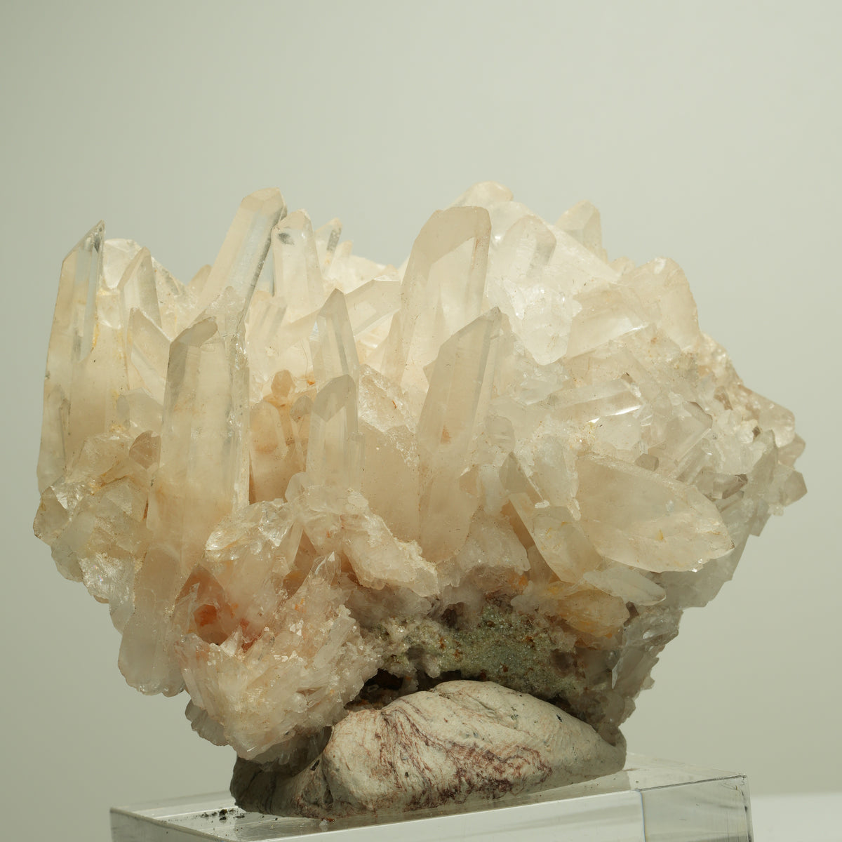 Glänzende Bergkristall-Stufe mit Eisenoxid-Tönung Unbekannt 77*65*53mm #14880